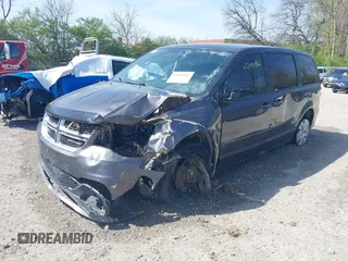 2017 Dodge Grand Caravan SE z VIN 2C4RDGBG1HR725915, wystawiony jako IAAI lot #42070982 z przebiegiem 134 659 mil mil oraz . Historia ofert i sprzedaży dostępna na DreamBid. Obrazek 2.