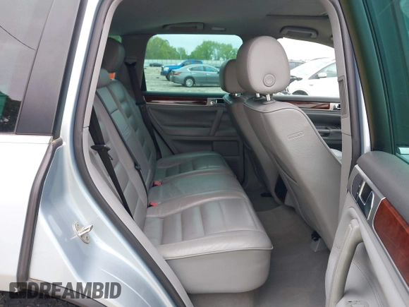 2007 Volkswagen Touareg V6 z VIN WVGZE77L57D000964, wystawiony jako IAAI lot #42159667 z przebiegiem 143 542 mil mil oraz . Historia ofert i sprzedaży dostępna na DreamBid. Obrazek 8.