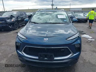 2024 Buick Encore GX Sport Touring z VIN KL4AMDSL3RB007284, wystawiony jako IAAI lot #42228588 z przebiegiem 32 618 mil mil oraz . Historia ofert i sprzedaży dostępna na DreamBid. Obrazek 12.