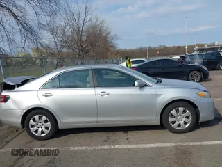 2011 Toyota Camry LE z VIN 4T1BF3EK2BU605745, wystawiony jako IAAI lot #42025820 z przebiegiem 156 094 mil mil oraz . Historia ofert i sprzedaży dostępna na DreamBid. Obrazek 13.