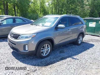 2015 Kia Sorento LX with VIN 5XYKTCA67FG585974, listed as a IAAI auction lot 42648014 with 106,193 mi miles and . Bid and sale history available at DreamBid. Image 17.
