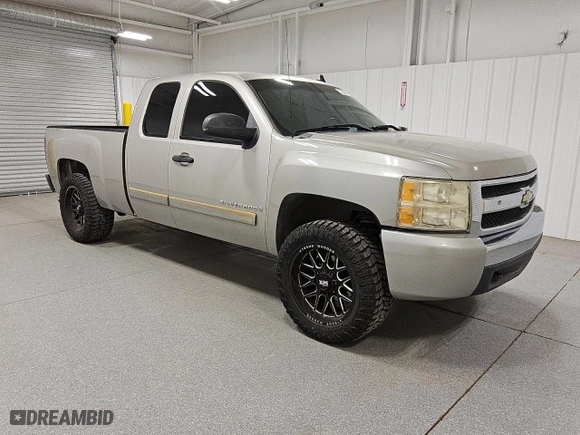 2008 Chevrolet Silverado 1500 LT w/1LT with VIN 1GCEC19C98Z144461, listed as a Copart auction lot 49712865 with 242,412 mi miles and Clean Title. Bid and sale history available at carsss.com. Image 4.