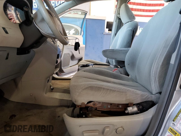 2011 Toyota Sienna LE AAS with VIN 5TDKK3DC8BS094296, listed as a Copart auction lot 85596894 with 156,952 mi miles and Salvage title. Bid and sale history available at DreamBid. Image 7.
