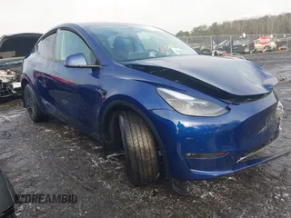 2024 Tesla Model Y Long Range with VIN 7SAYGDEE1RA319271, listed as a IAAI auction lot 41530466 with 7,934 mi miles. Bid and sale history available at carsss.com. Image 1.