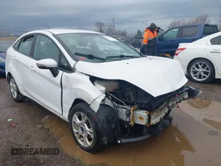 2016 Ford Fiesta SE z VIN 3FADP4BJ5GM136700, wystawiony jako IAAI lot #41917530 z przebiegiem 170 149 mil mil oraz . Historia ofert i sprzedaży dostępna na DreamBid. Obrazek 1.