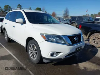 2015 Nissan Pathfinder SL z VIN 5N1AR2MM9FC706759, wystawiony jako IAAI lot #41770969 z przebiegiem 156 711 mil mil oraz . Historia ofert i sprzedaży dostępna na DreamBid. Obrazek 1.
