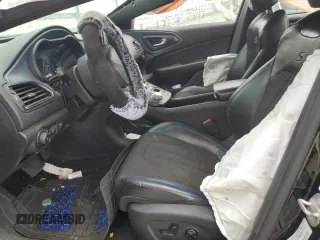 2016 Chrysler 200 S z VIN 1C3CCCBB9GN133054, wystawiony jako Copart lot #57233885 z przebiegiem Nie podano mil oraz Szkoda całkowita • Salvage title. Historia ofert i sprzedaży dostępna na DreamBid. Obrazek 7.