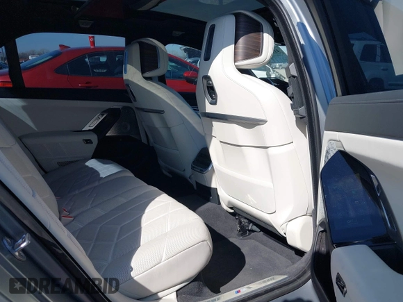 2023 BMW 7 Series 760i xDrive с VIN WBA33EJ07PCM90605, выставлен на аукционе IAAI как лот 41577454 с пробегом 30 241 миль миль и . История ставок и продаж доступна на DreamBid. Изображение 8.
