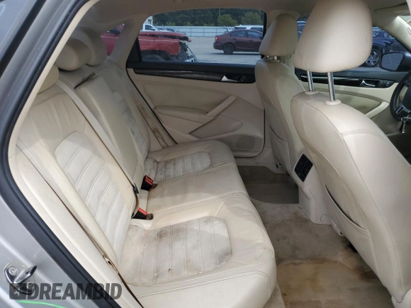 2014 Volkswagen Passat SEL Premium z VIN 1VWCN7A35EC073576, wystawiony jako Copart lot #52810825 z przebiegiem 113 067 mil mil oraz Szkoda całkowita • Salvage title. Historia ofert i sprzedaży dostępna na DreamBid. Obrazek 10.