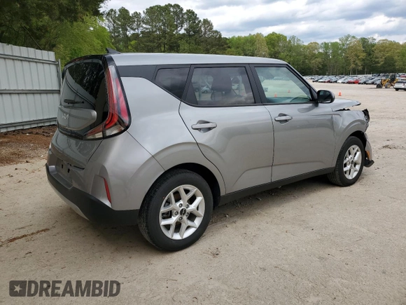 2025 Kia Soul LX with VIN KNDJ23AU8S7929722, listed as a Copart auction lot 52748855 with 10,497 mi miles and Clean Title. Bid and sale history available at carsss.com. Image 3.