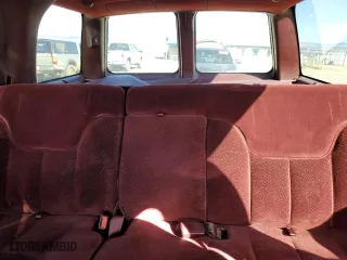 1998 Chevrolet Tahoe with VIN 1GNEK13R6WJ300586, listed as a Copart auction lot 71018274 with 177,722 mi miles and Clean Title. Bid and sale history available at carsss.com. Image 10.
