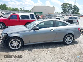 2013 Mercedes-Benz C 250 с VIN WDDGJ4HB3DF944912, выставлен на аукционе IAAI как лот 42411650 с пробегом 91 362 миль миль и . История ставок и продаж доступна на DreamBid. Изображение 14.