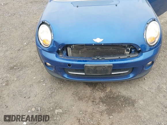 2013 MINI Hardtop with VIN WMWSU3C54DT375008, listed as a IAAI auction lot 41751594 with 136,269 mi miles and . Bid and sale history available at DreamBid. Image 6.