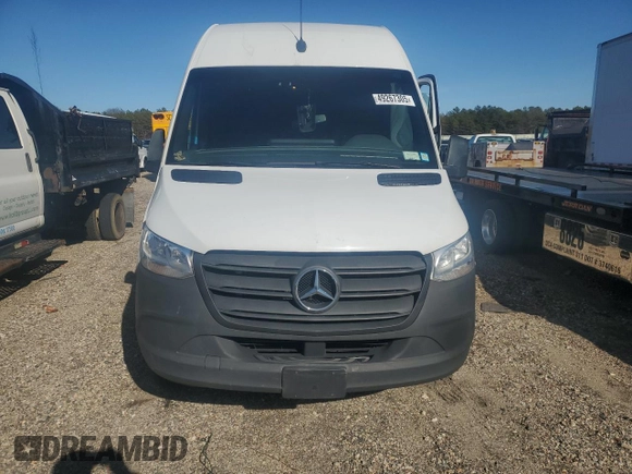 2022 Mercedes-Benz Sprinter with VIN W1Y4EDHY9NT107571, listed as a Copart auction lot 49267305 with 40,059 mi miles and Salvage Title. Bid and sale history available at DreamBid. Image 5.