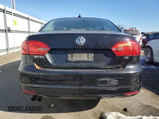 2014 Volkswagen Jetta SE with VIN 3VWD17AJ9EM400204, listed as a Copart auction lot 42484055 with 137,287 mi miles and Salvage title. Bid and sale history available at DreamBid. Image 6.