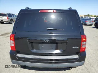 2014 Jeep Patriot Altitude with VIN 1C4NJPBA3ED758528, listed as a Copart auction lot 58076435 with 252,479 mi miles and Clean title. Bid and sale history available at DreamBid. Image 6.