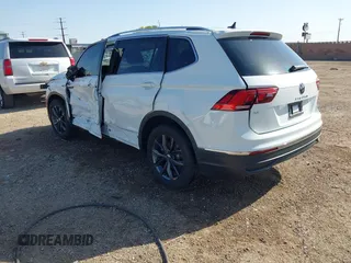 2022 Volkswagen Tiguan SE with VIN 3VV2B7AX2NM010932, listed as a IAAI auction lot 42007364 with 26,014 mi miles and . Bid and sale history available at DreamBid. Image 3.