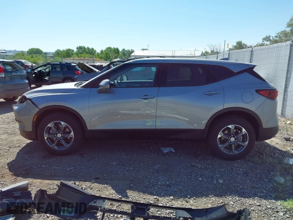 2025 Chevrolet Blazer LT с VIN 3GNKBHR41SS192166, выставлен на аукционе IAAI как лот 42720283 с пробегом 8 678 миль миль и . История ставок и продаж доступна на DreamBid. Изображение 14.