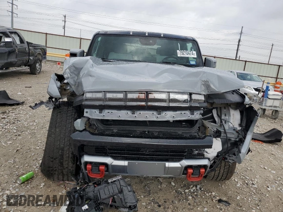 2024 GMC Hummer EV 2X z VIN 1GKB0NDE3RU110966, wystawiony jako Copart lot #79210474 z przebiegiem 3569 mil mil oraz Szkody całkowita. Historia ofert i sprzedaży dostępna na DreamBid. Obrazek 5.