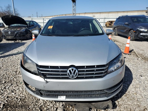2012 Volkswagen Passat SE with VIN 1VWBP7A34CC045562, listed as a Copart auction lot 48710615 with 165,492 mi miles and Salvage Title. Bid and sale history available at carsss.com. Image 5.