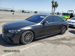 2022 Mercedes-Benz S 580 z VIN W1K6G7GB2NA074646, wystawiony jako Copart lot #57130995 z przebiegiem 36 378 mil mil oraz Czysty tytuł • Clean title. Historia ofert i sprzedaży dostępna na DreamBid. Obrazek 1.