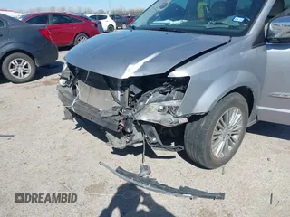 2014 Chrysler Town & Country Touring-L with VIN 2C4RC1CG7ER234517, listed as a IAAI auction lot 41824484 with 190,245 mi miles. Bid and sale history available at carsss.com. Image 6.