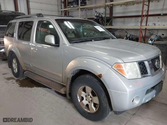 2005 Nissan Pathfinder LE with VIN 5N1AR18W65C701894, listed as a IAAI auction lot 41835924 with 175,623 mi miles. Bid and sale history available at carsss.com. Image 1.