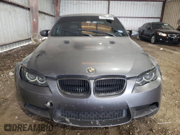 2011 BMW M3 z VIN WBSPM9C53BE698794, wystawiony jako Copart lot #41660625 z przebiegiem 141 497 mil mil oraz Czysty tytuł • Clean title. Historia ofert i sprzedaży dostępna na DreamBid. Obrazek 5.