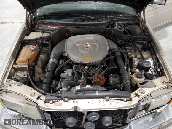1990 Mercedes-Benz 560 with VIN WDBCA39E7LA517710, listed as a Copart auction lot 85307074 with 225,233 mi miles and Salvage Title. Bid and sale history available at DreamBid. Image 11.