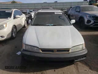 1996 Honda Accord EX with VIN 1HGCD5663TA135841, listed as a Copart auction lot 84059194 with 197,343 mi miles and Clean Title. Bid and sale history available at carsss.com. Image 5.