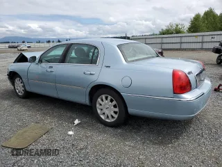 2007 Lincoln Town Car Signature Limited z VIN 1LNHM82W37Y623899, wystawiony jako Copart lot #57691315 z przebiegiem 181 687 mil mil oraz Szkoda całkowita • Salvage title. Historia ofert i sprzedaży dostępna na DreamBid. Obrazek 2.