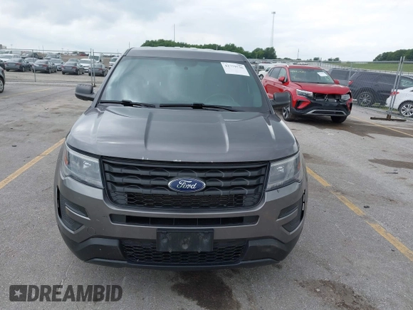 2017 Ford Police Interceptor Utility z VIN 1FM5K8ARXHGD26446, wystawiony jako IAAI lot #42779736 z przebiegiem 133 865 mil mil oraz . Historia ofert i sprzedaży dostępna na DreamBid. Obrazek 17.