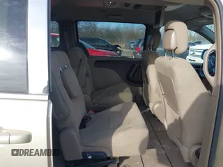 2011 Chrysler Town & Country Touring z VIN 2A4RR5DG6BR655235, wystawiony jako IAAI lot #41811240 z przebiegiem 244 399 mil mil oraz . Historia ofert i sprzedaży dostępna na DreamBid. Obrazek 8.
