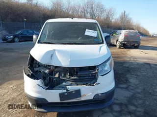 2015 Chevrolet City Express Cargo LS z VIN 3N63M0YN8FK721635, wystawiony jako IAAI lot #41419865 z przebiegiem 106 436 mil mil oraz . Historia ofert i sprzedaży dostępna na DreamBid. Obrazek 13.