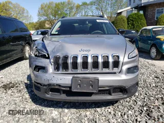 2015 Jeep Cherokee Sport z VIN 1C4PJLAB4FW731128, wystawiony jako Copart lot #56358915 z przebiegiem 100 455 mil mil oraz Czysty tytuł • Clean title. Historia ofert i sprzedaży dostępna na DreamBid. Obrazek 5.
