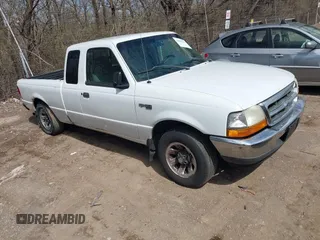 2000 Ford Ranger XL with VIN 1FTYR14V5YTA46132, listed as a IAAI auction lot 41900219 with 139,880 mi miles. Bid and sale history available at carsss.com. Image 1.