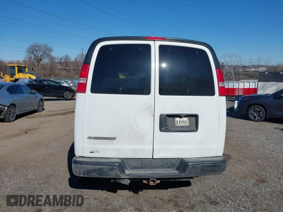2018 Chevrolet Express Passenger LT z VIN 1GAZGPFGXJ1326392, wystawiony jako IAAI lot #41591765 z przebiegiem 350 366 mil mil oraz . Historia ofert i sprzedaży dostępna na DreamBid. Obrazek 16.