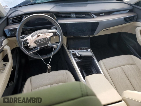 2024 Audi Q8 e-tron Premium Plus z VIN WA15AAGE5RB007032, wystawiony jako Copart lot #86919704 z przebiegiem Nie podano mil oraz Szkoda całkowita • Salvage title. Historia ofert i sprzedaży dostępna na DreamBid. Obrazek 8.