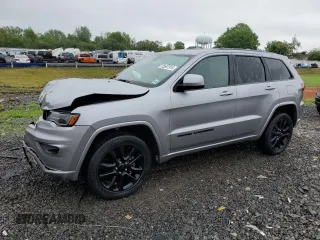 2020 Jeep Grand Cherokee Altitude z VIN 1C4RJFAGXLC360611, wystawiony jako Copart lot #55687915 z przebiegiem 19 708 mil mil oraz Szkoda całkowita • Salvage title. Historia ofert i sprzedaży dostępna na DreamBid. Obrazek 1.