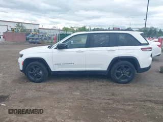 2023 Jeep Grand Cherokee Limited z VIN 1C4RJHBG8PC518881, wystawiony jako IAAI lot #42342233 z przebiegiem 58 773 mil mil oraz . Historia ofert i sprzedaży dostępna na DreamBid. Obrazek 14.