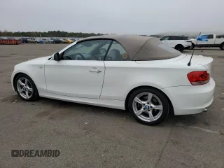 2013 BMW 1 Series 128i z VIN WBAUL7C56DVM83718, wystawiony jako Copart lot #52957614 z przebiegiem 73 621 mil mil oraz Czysty tytuł • Clean title. Historia ofert i sprzedaży dostępna na DreamBid. Obrazek 2.