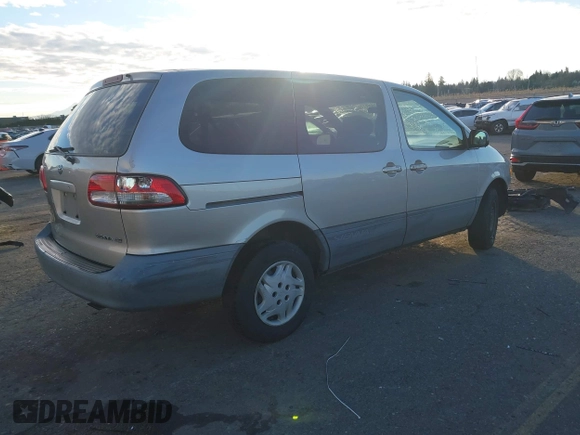 2001 Toyota Sienna CE with VIN 4T3ZF19C31U370820, listed as a IAAI auction lot 41244099 with 166,674 mi miles. Bid and sale history available at carsss.com. Image 4.