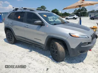 2015 Jeep Cherokee Trailhawk with VIN 1C4PJMBS3FW735398, listed as a Copart auction lot 63700015 with 157,123 mi miles and Clean title. Bid and sale history available at DreamBid. Image 4.