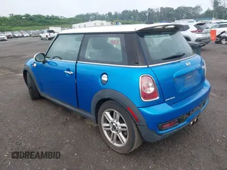 2011 MINI Hardtop S with VIN WMWSV3C52BTY13289, listed as a IAAI auction lot 42648086 with Not provided miles and . Bid and sale history available at DreamBid. Image 3.
