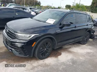 2022 Volkswagen Tiguan SE R-Line Black z VIN 3VVCB7AX6NM165794, wystawiony jako IAAI lot #42057380 z przebiegiem 25 700 mil mil oraz . Historia ofert i sprzedaży dostępna na DreamBid. Obrazek 18.