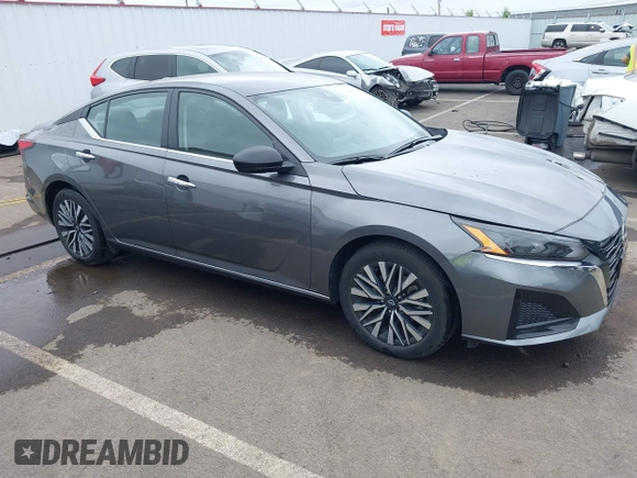 2024 Nissan Altima SV z VIN 1N4BL4DV4RN385646, wystawiony jako IAAI lot #42422125 z przebiegiem 27 335 mil mil oraz . Historia ofert i sprzedaży dostępna na DreamBid. Obrazek 1.