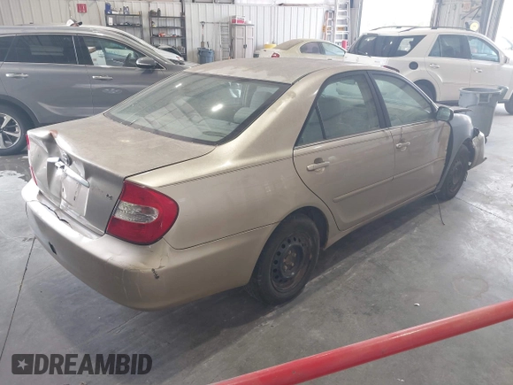 2004 Toyota Camry LE z VIN 4T1BE32K54U380439, wystawiony jako IAAI lot #42226118 z przebiegiem 262 644 mil mil oraz . Historia ofert i sprzedaży dostępna na DreamBid. Obrazek 4.