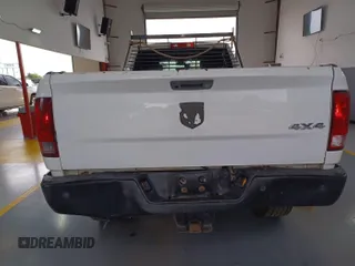 2017 Ram 2500 Tradesman z VIN 3C6TR5HT0HG771975, wystawiony jako IAAI lot #42801757 z przebiegiem 185 058 mil mil oraz . Historia ofert i sprzedaży dostępna na DreamBid. Obrazek 3.