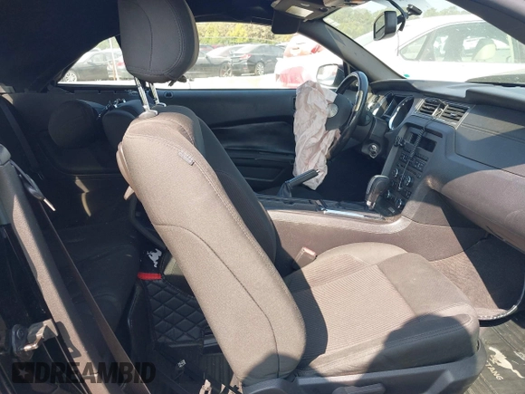 2014 Ford Mustang V6 with VIN 1ZVBP8EM1E5290464, listed as a IAAI auction lot 40291223 with 134,898 mi miles. Bid and sale history available at carsss.com. Image 5.