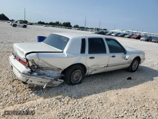 1997 Lincoln Town Car Signature with VIN 1LNLM82W9VY681894, listed as a Copart auction lot 71467034 with 129,142 mi miles and Salvage Title. Bid and sale history available at carsss.com. Image 3.